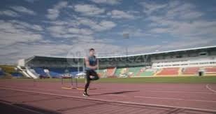 老詹26+10东契奇24分&6犯 字母21分雄鹿送湖人两连败