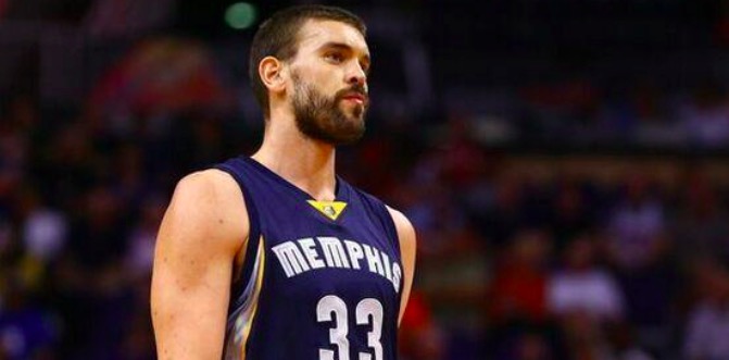 耳环和同样 耳环和同样